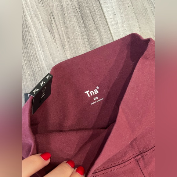 TNA cropped flare leggings in spiced burgundy - Picture 3 of 4